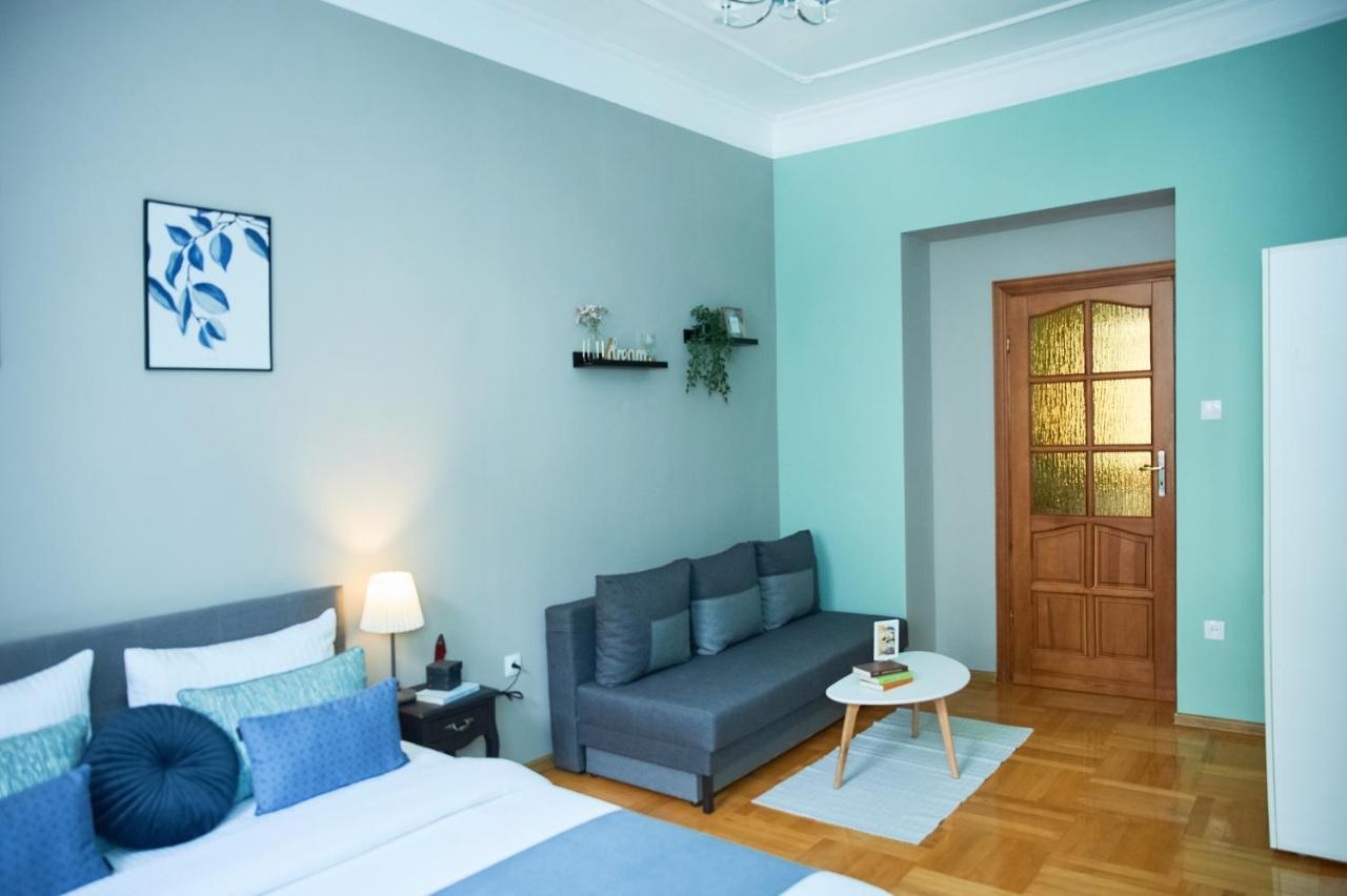 Cozy Apartment, 5Mins To Opera Лвив Екстериор снимка