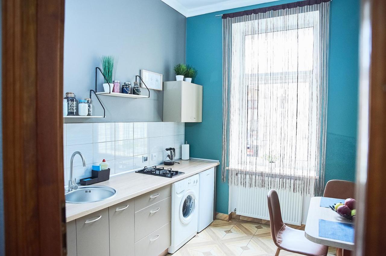 Cozy Apartment, 5Mins To Opera Лвив Екстериор снимка