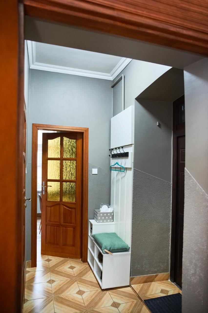 Cozy Apartment, 5Mins To Opera Лвив Екстериор снимка