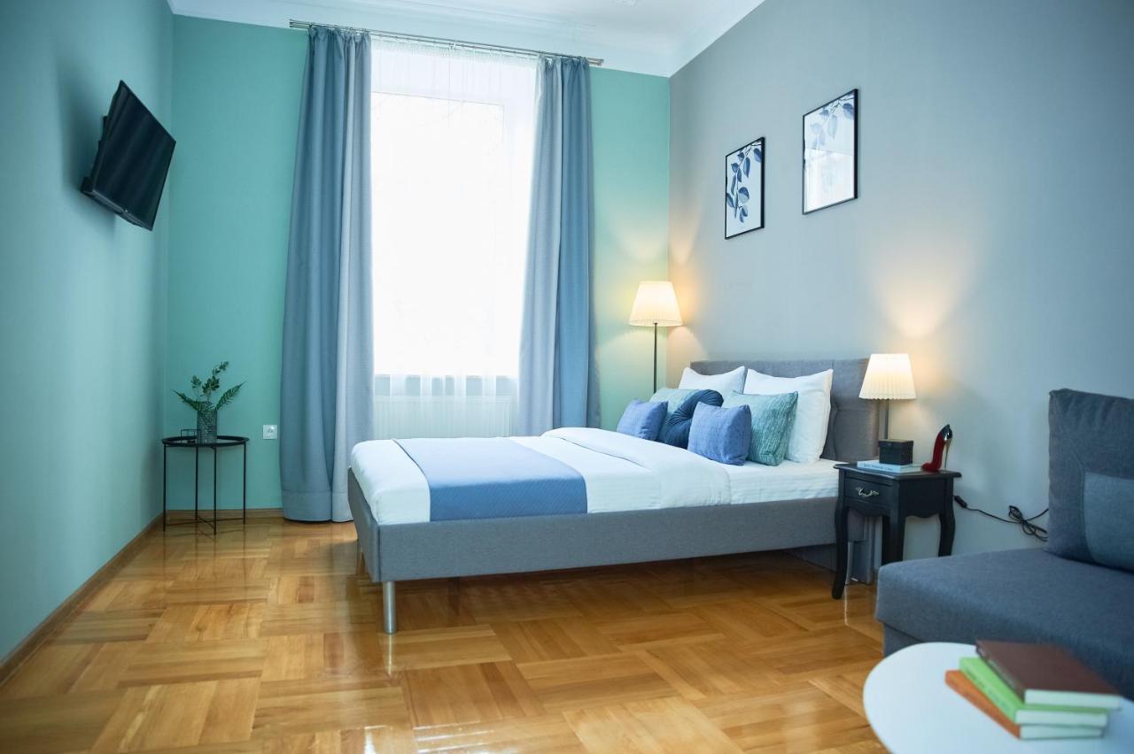 Cozy Apartment, 5Mins To Opera Лвив Екстериор снимка