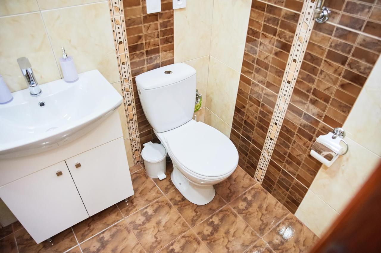 Cozy Apartment, 5Mins To Opera Лвив Екстериор снимка