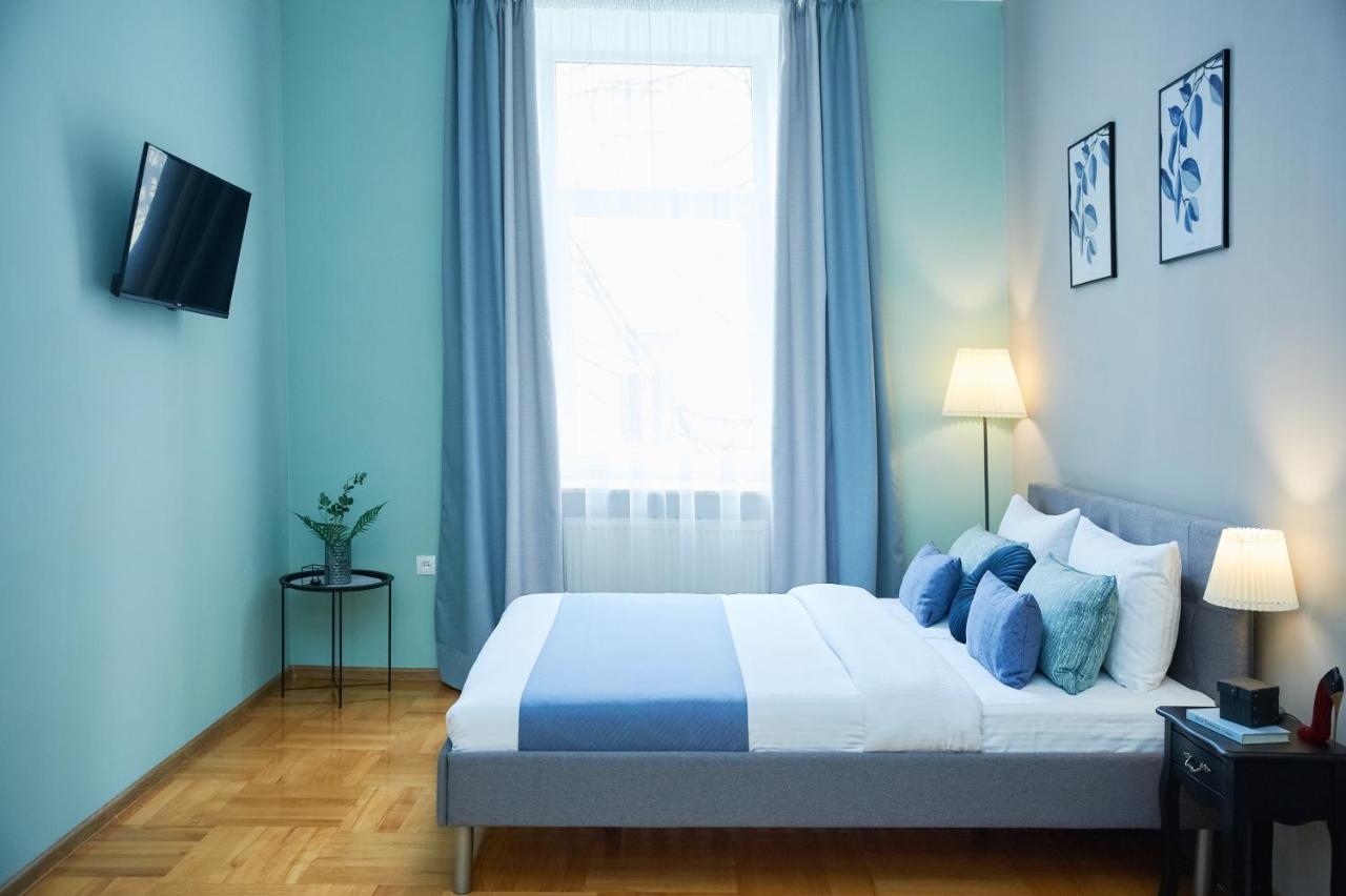 Cozy Apartment, 5Mins To Opera Лвив Екстериор снимка